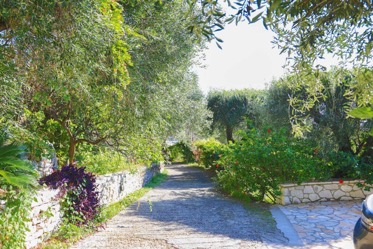 Villa Natasha Katavolos Exterior photo