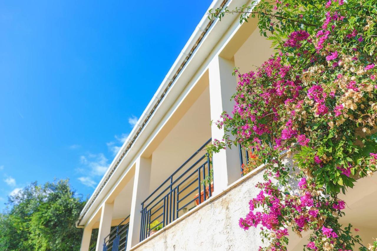 Villa Natasha Katavolos Exterior photo